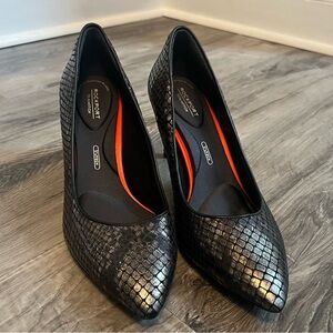 Women Rockport Total Motion Black Textured Pointed Toe Heels size 8 Comfortable